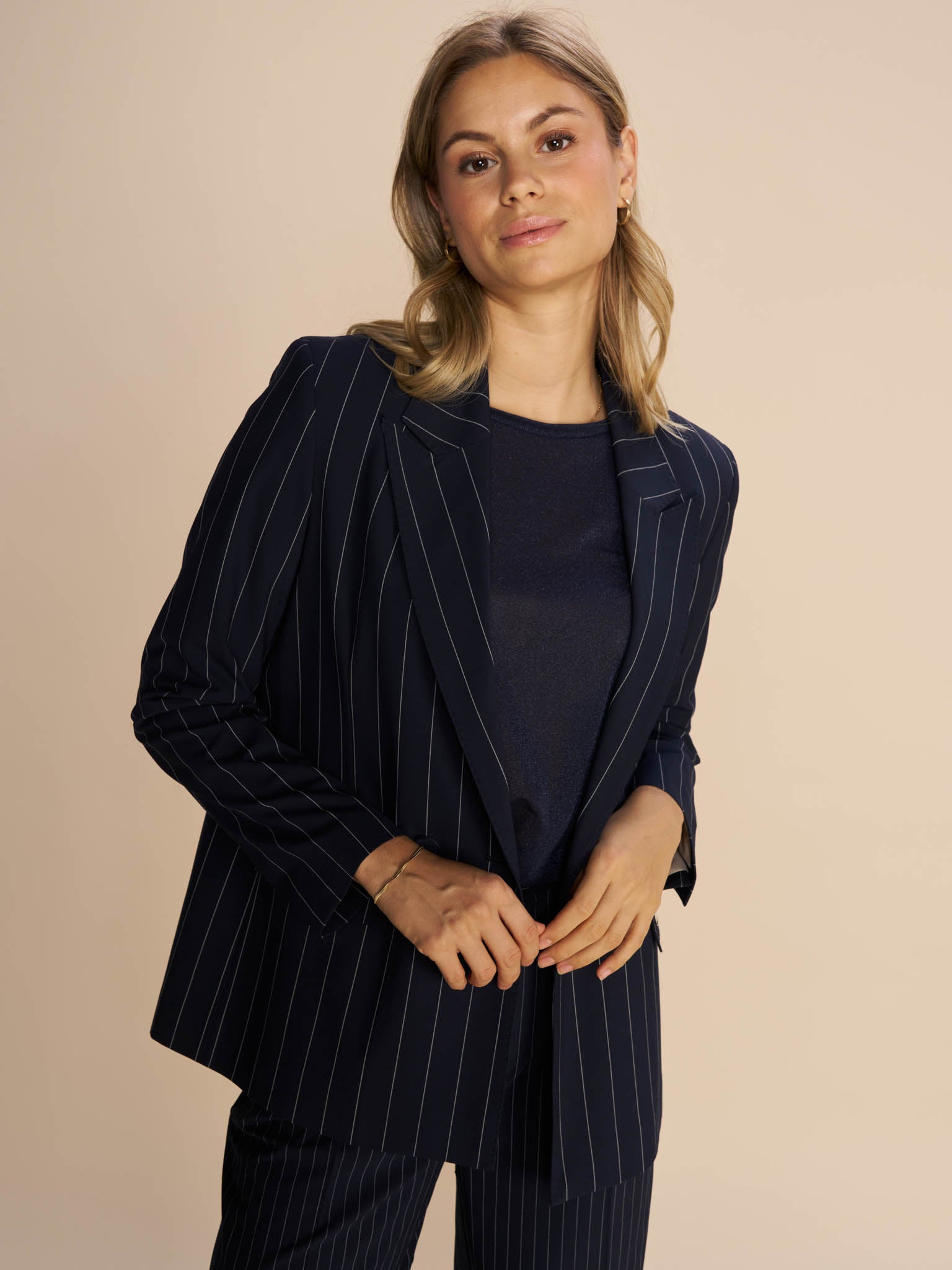 Modelshot / Salute Navy / Detail